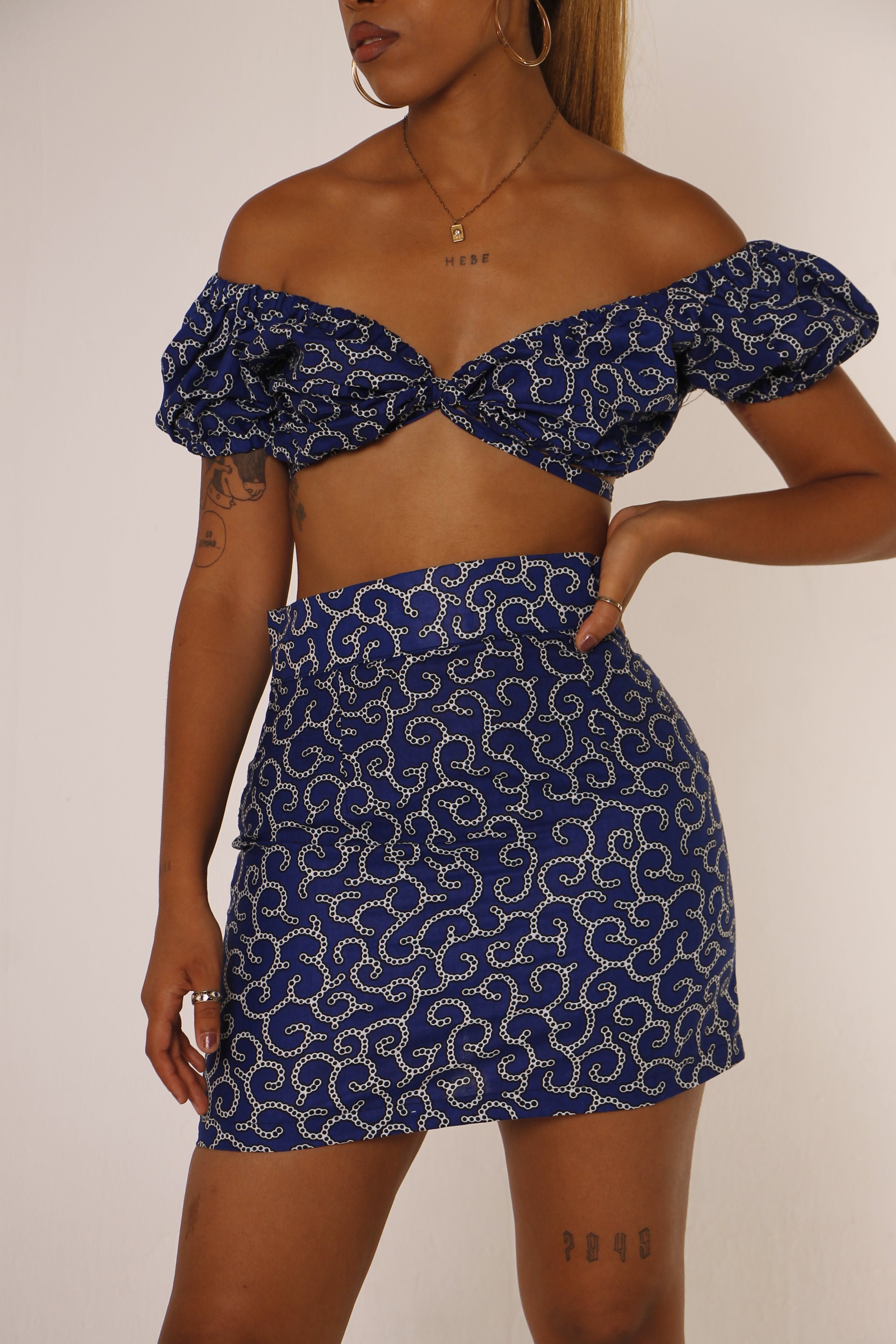 El Conjunto Top y Falda Adaeze