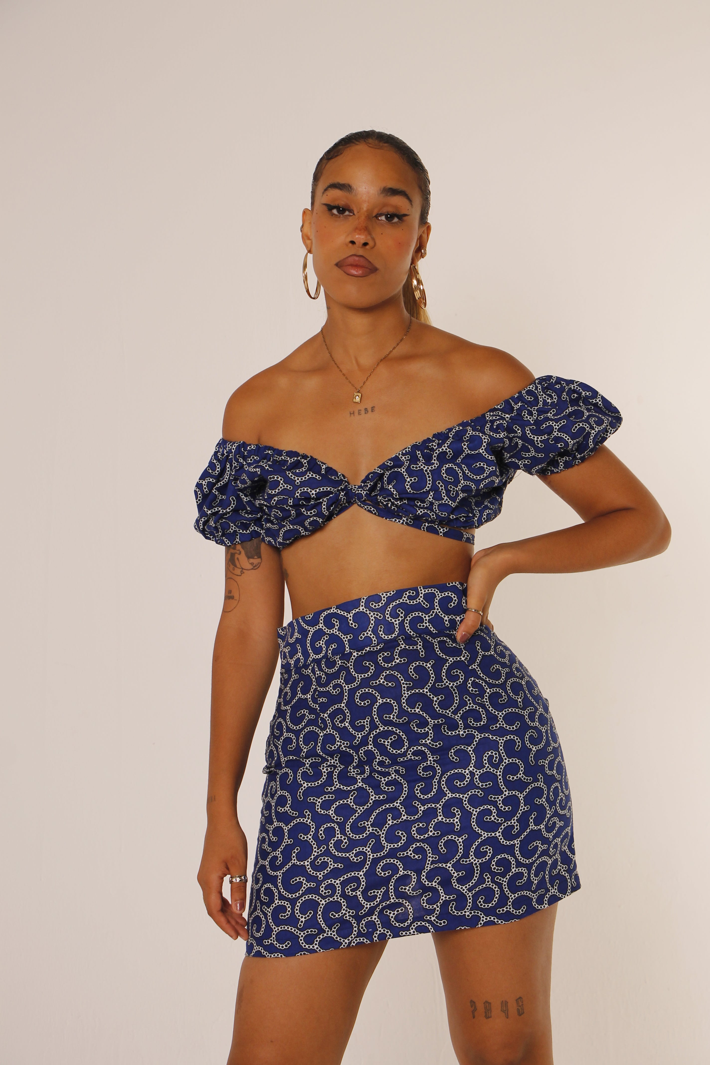 El Conjunto Top y Falda Adaeze