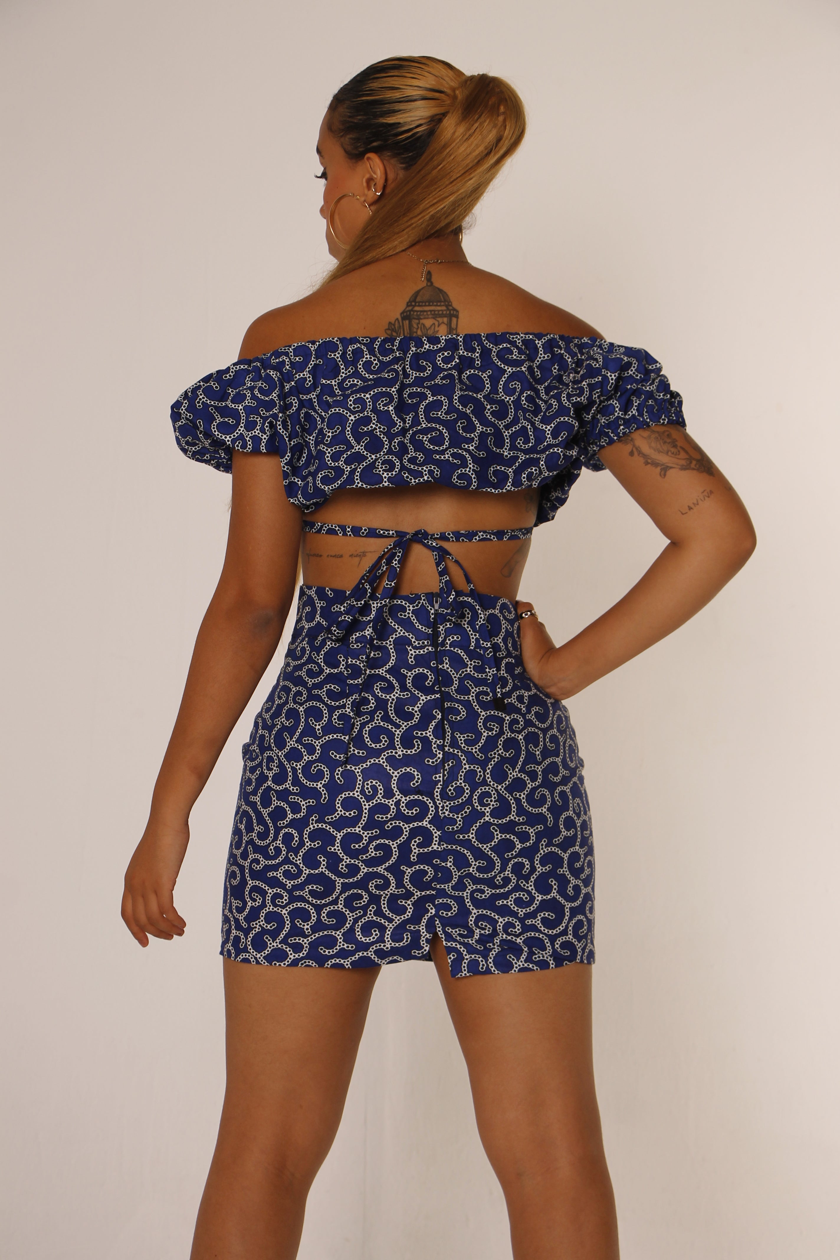 El Conjunto Top y Falda Adaeze