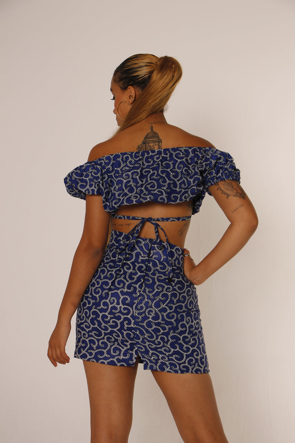 El Conjunto Top y Falda Adaeze